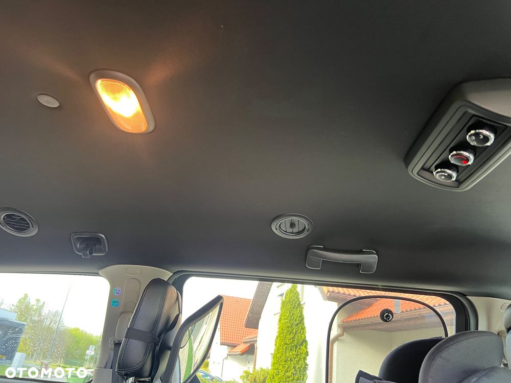 Dodge Grand Caravan - 10