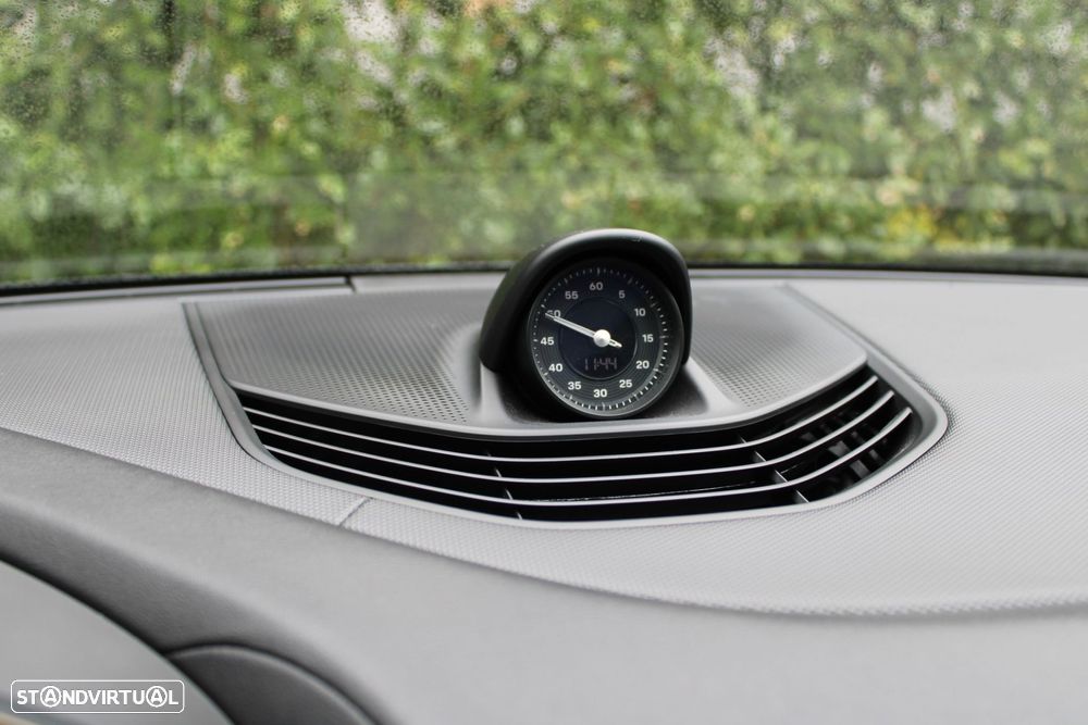 Porsche Taycan 4S - 32