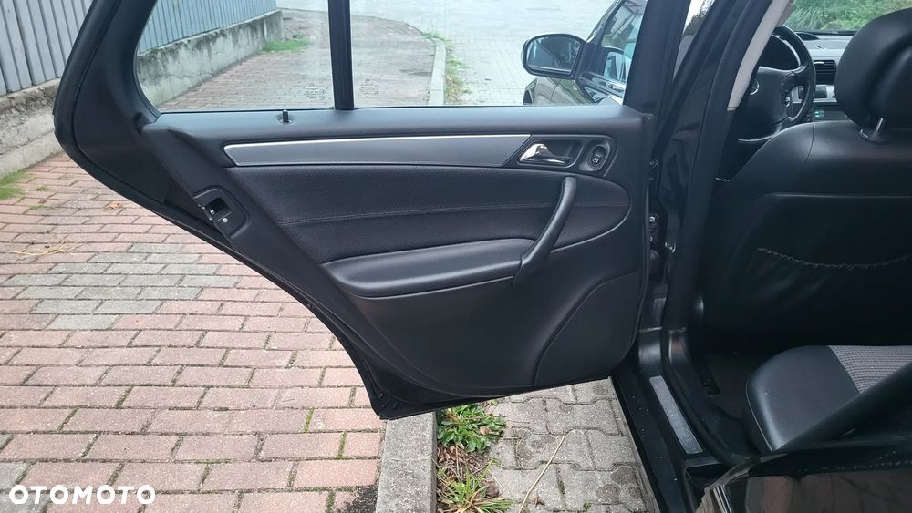 Mercedes-Benz Klasa C 180 Kompressor Automatik Avantgarde - 23