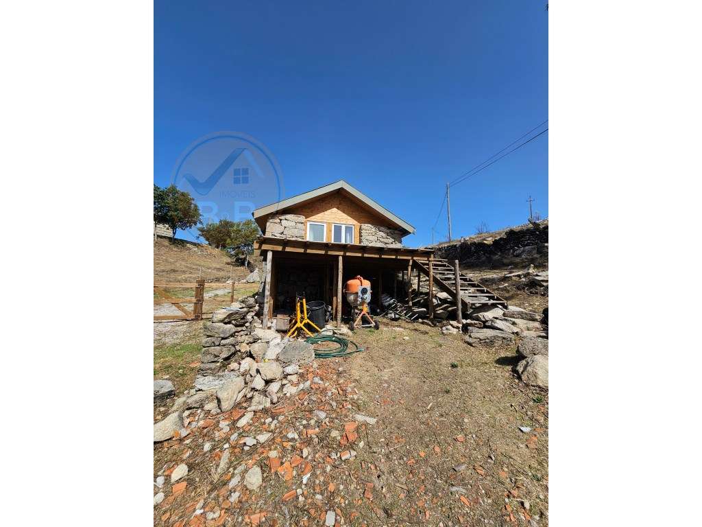 Terreno com 14.757 m², nascente de água e construção existente em J... - Grande imagem: 3/26