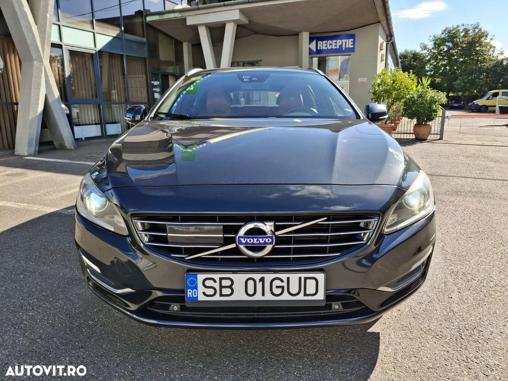 Volvo V60 D6 Plug-In-Hybrid AWD Geartronic Summum - 2