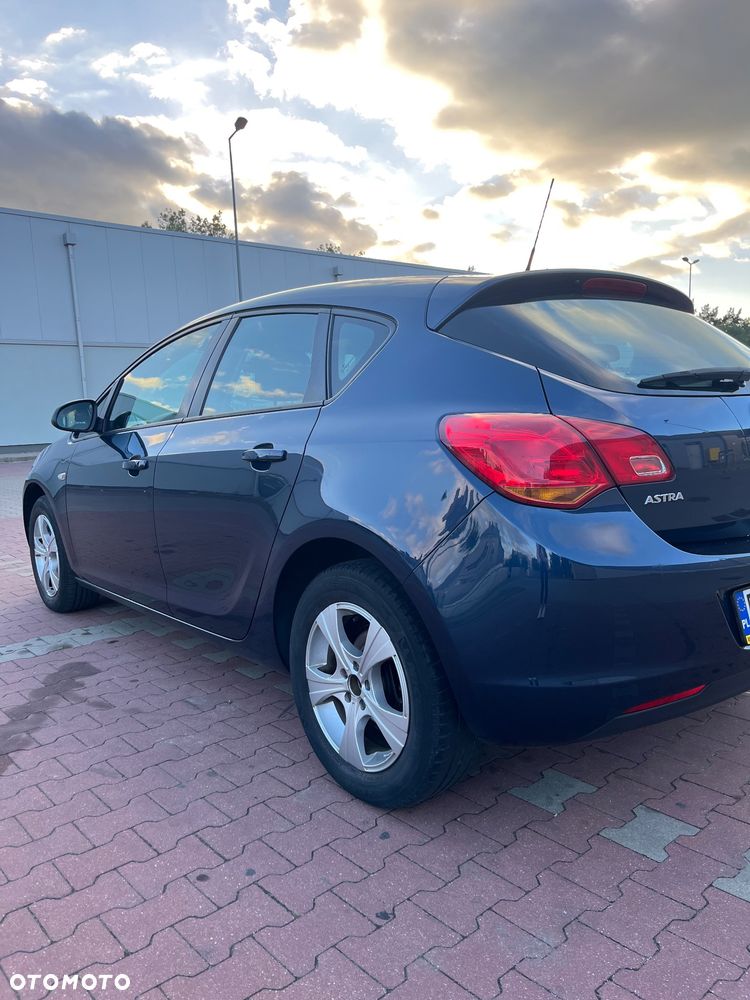 Opel Astra 1.4 ecoFLEX - 11