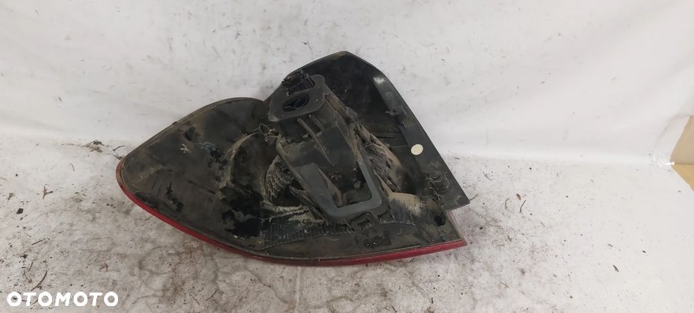 .  TYL TYLNA LAMPA PRAWA VOLKSWAGEN GOLF 6 HB - 6