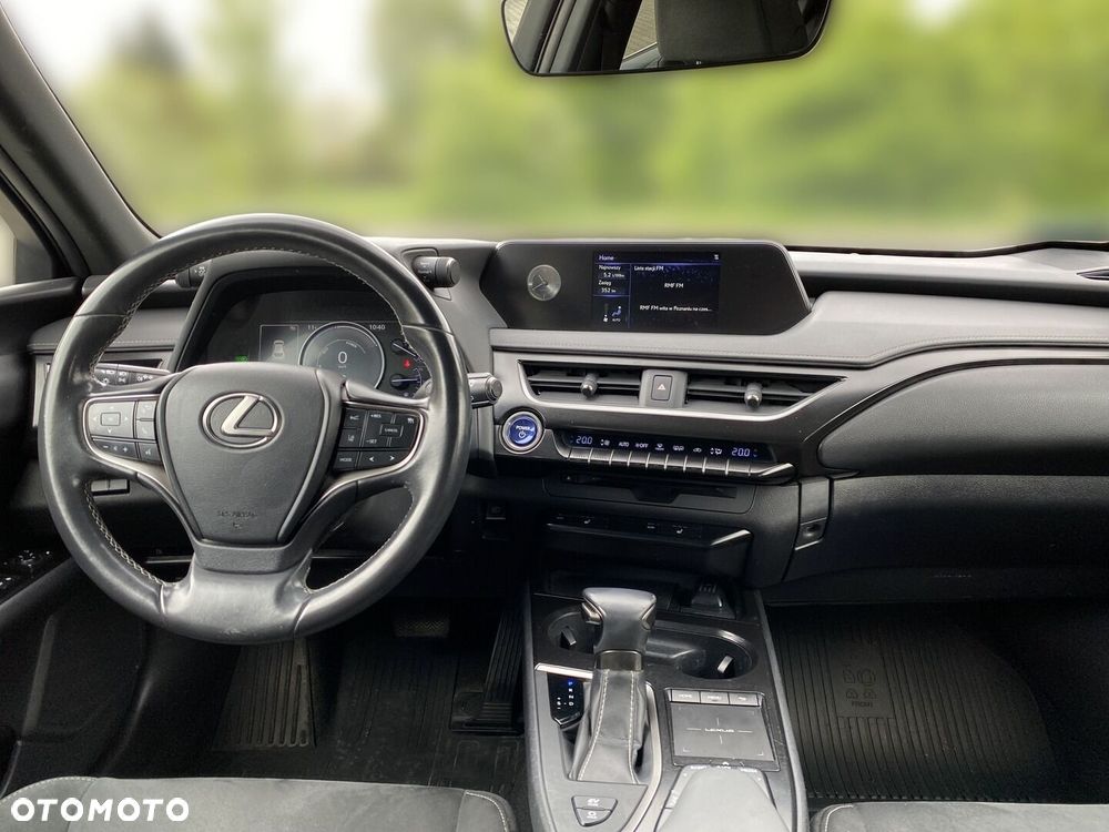 Lexus UX - 4