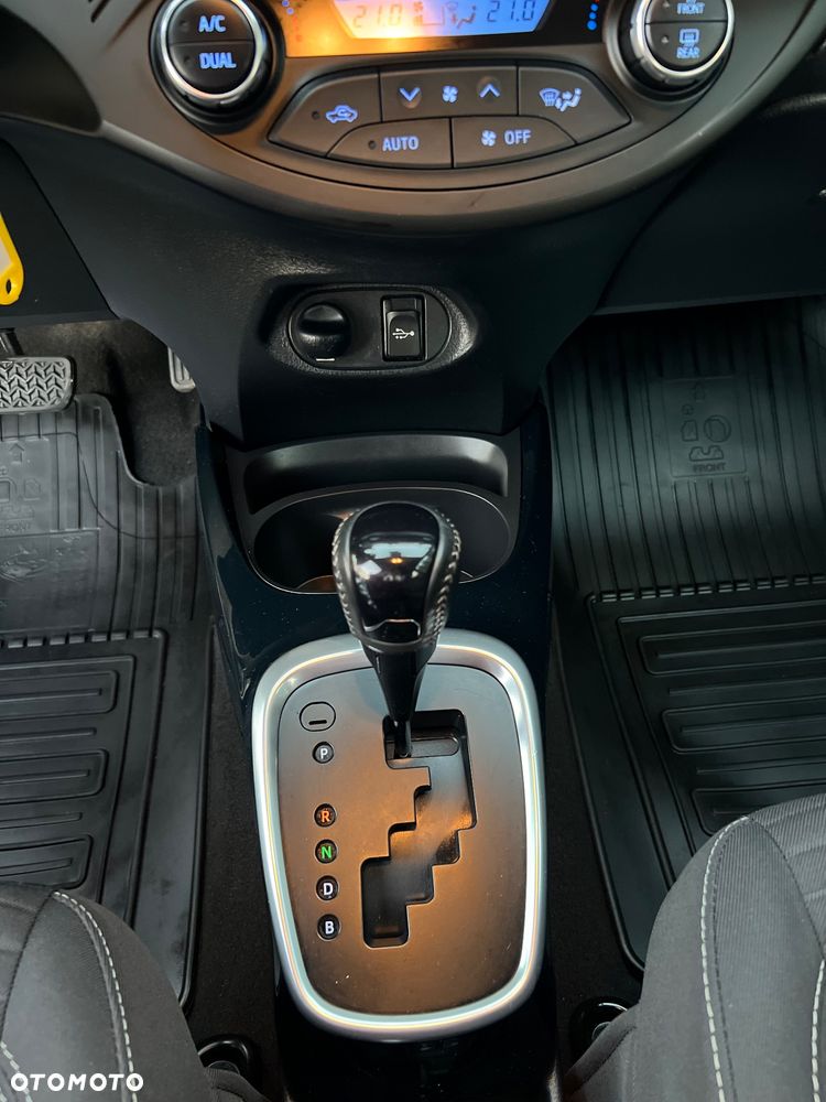 Toyota Yaris 1.5 VVT-i Selection - 26