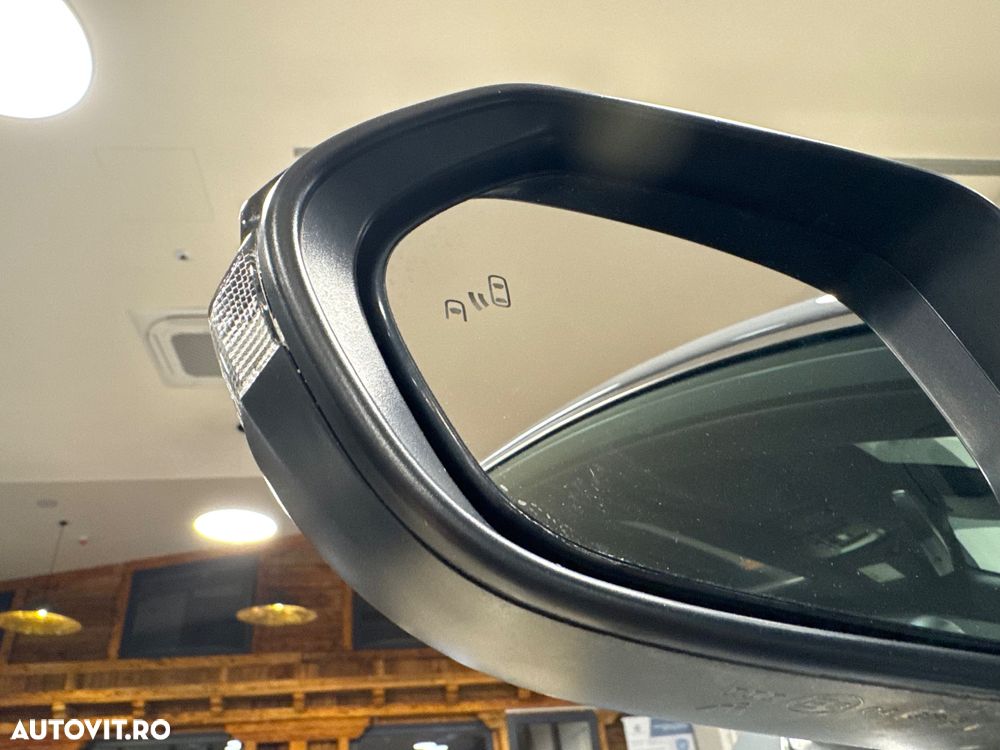 Toyota Corolla 2.0 HSD Exclusive Plus GR Sport Bi-Tone - 34