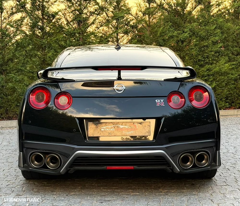 Nissan GT-R Prestige Edition - 8