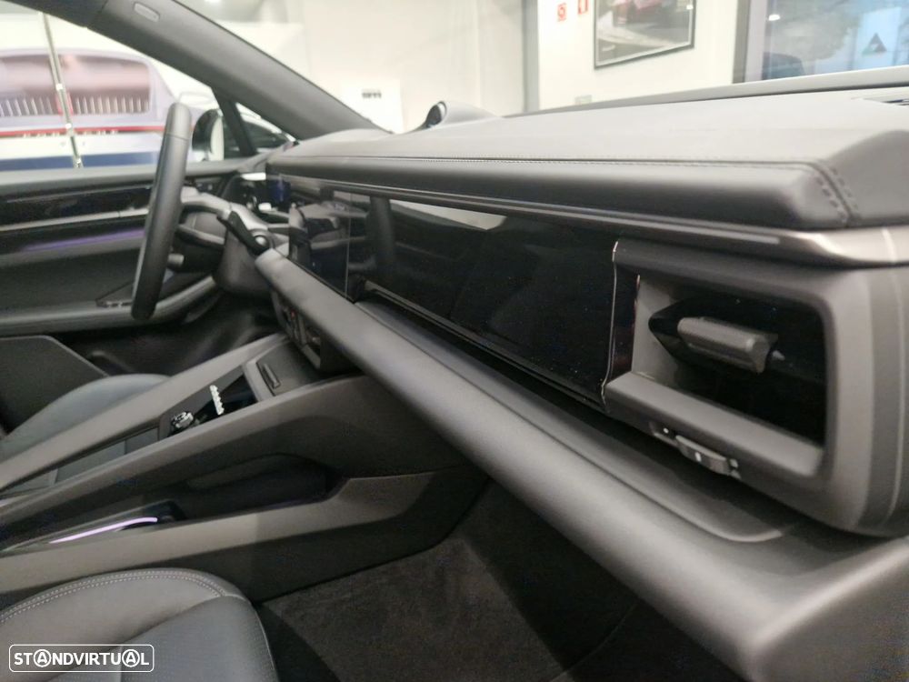 Porsche Macan Electric 4 - 24