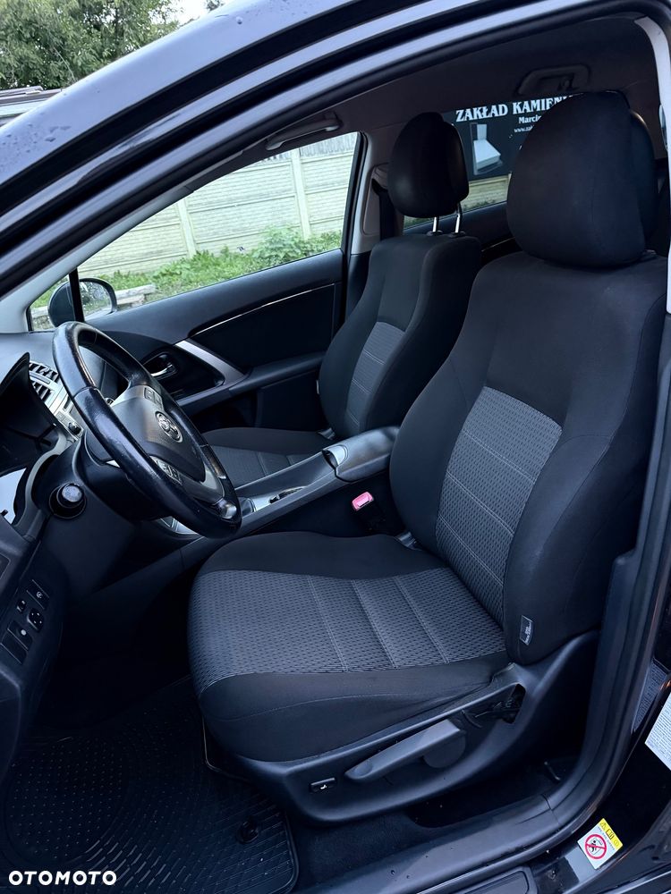 Toyota Avensis - 11