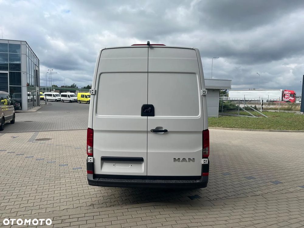 MAN TGE 3.180 4X2F SB - 4