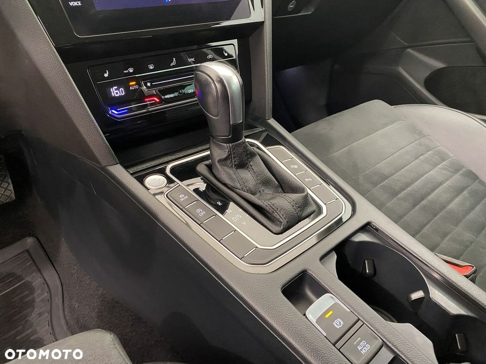 Volkswagen Passat - 12
