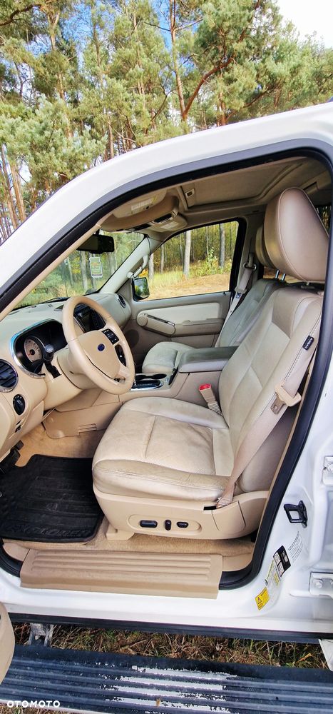 Ford Explorer - 12