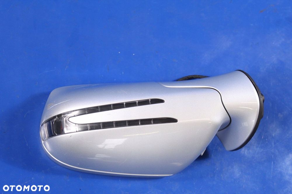 LUSTERKO LEWE MERCEDES CLC 09r UK 775 7  2 PIN - 3