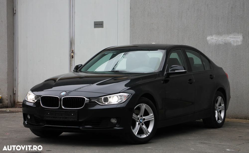 BMW Seria 3 320i Aut. Sport Line - 13