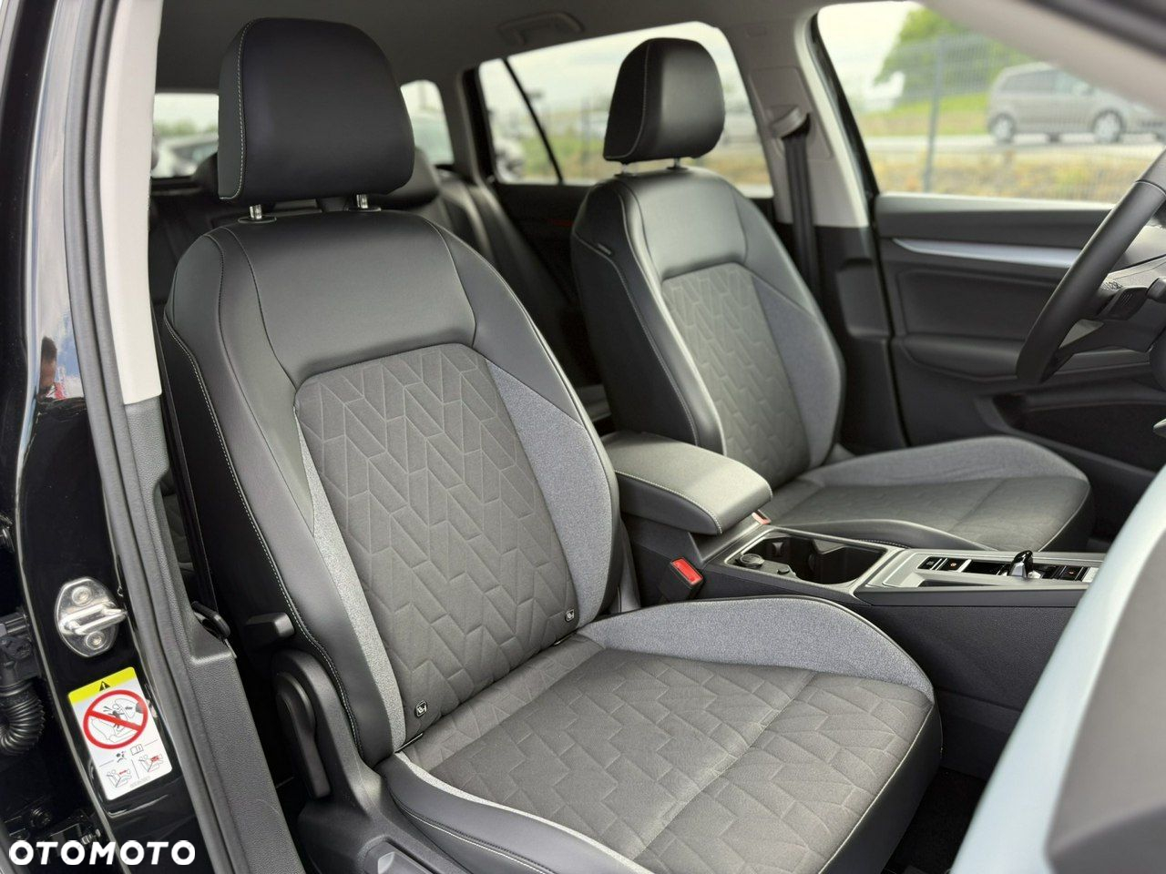 Volkswagen Golf Variant 1.5 eTSI OPF DSG Goal - 14
