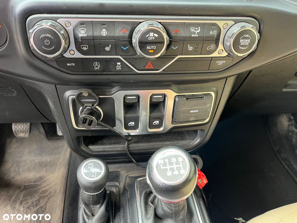 Jeep Wrangler - 5