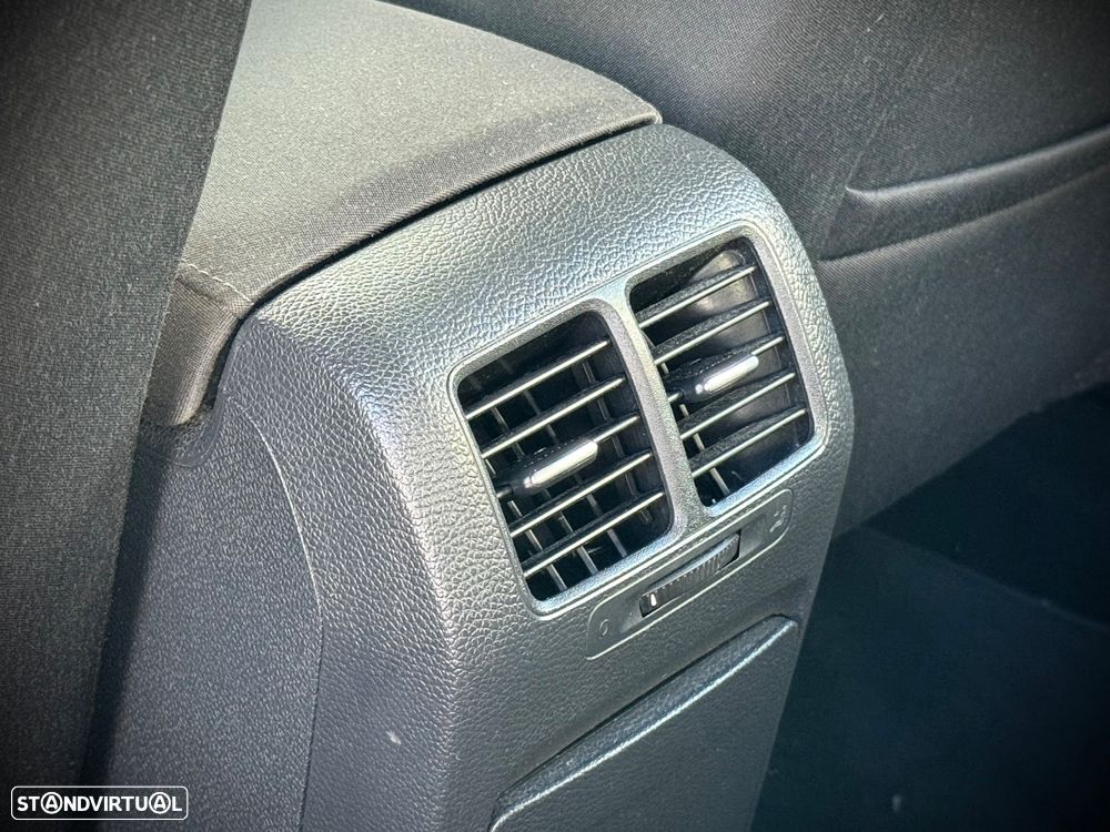 VW Golf 2.0 TDi Confortline - 25