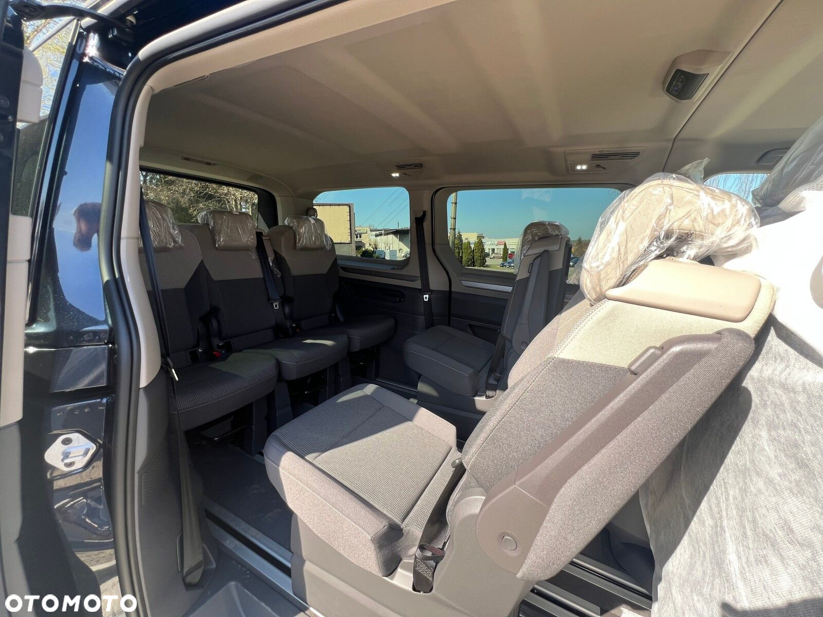 Volkswagen multivan Multivan Life L2 silnik: 2,0 l TDI SCR 110 kW / skrzynia biegów: 7-biegowa DSG rozstaw osi: 3124 mm - 9