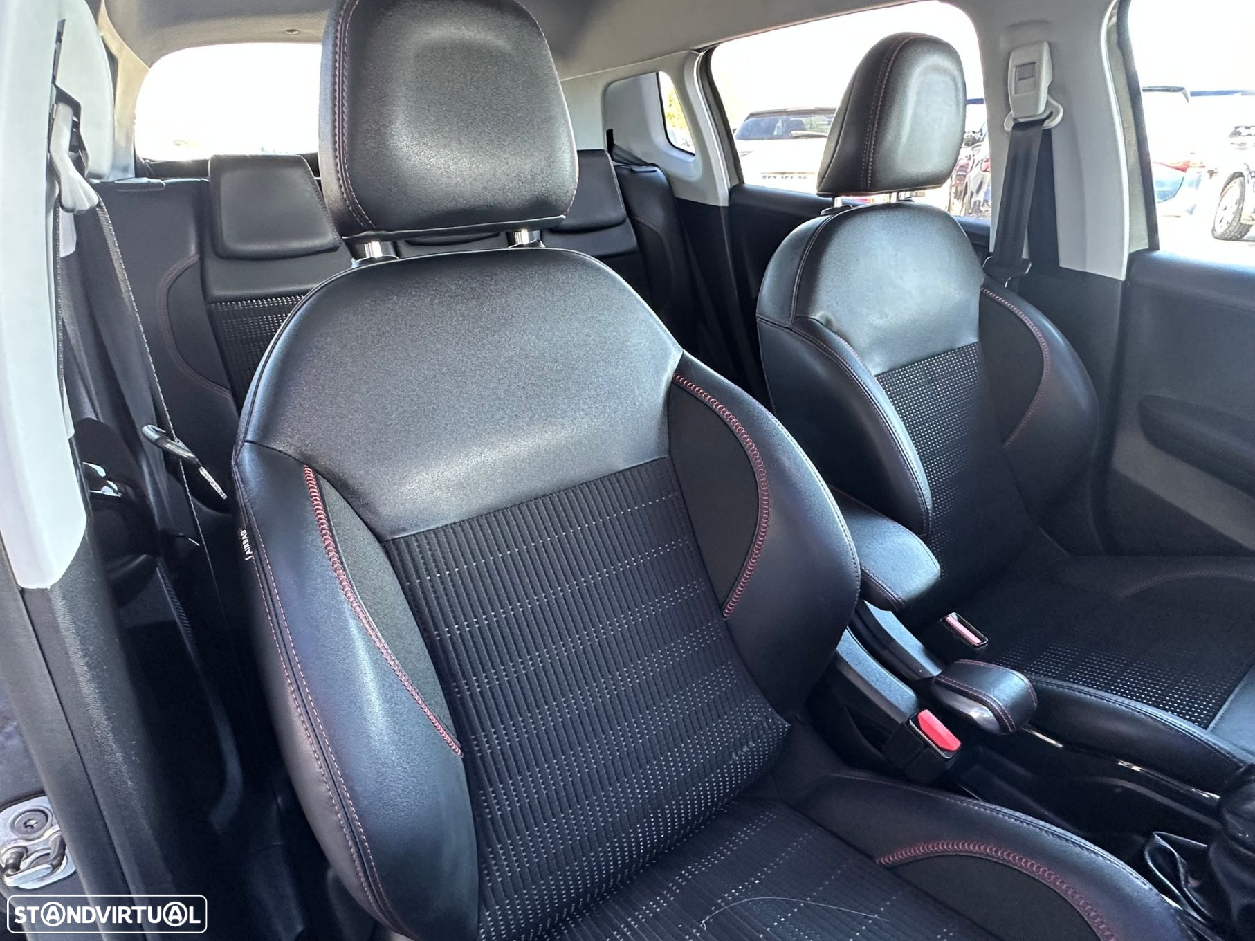 Peugeot 2008 1.2 PureTech GT Line - 38