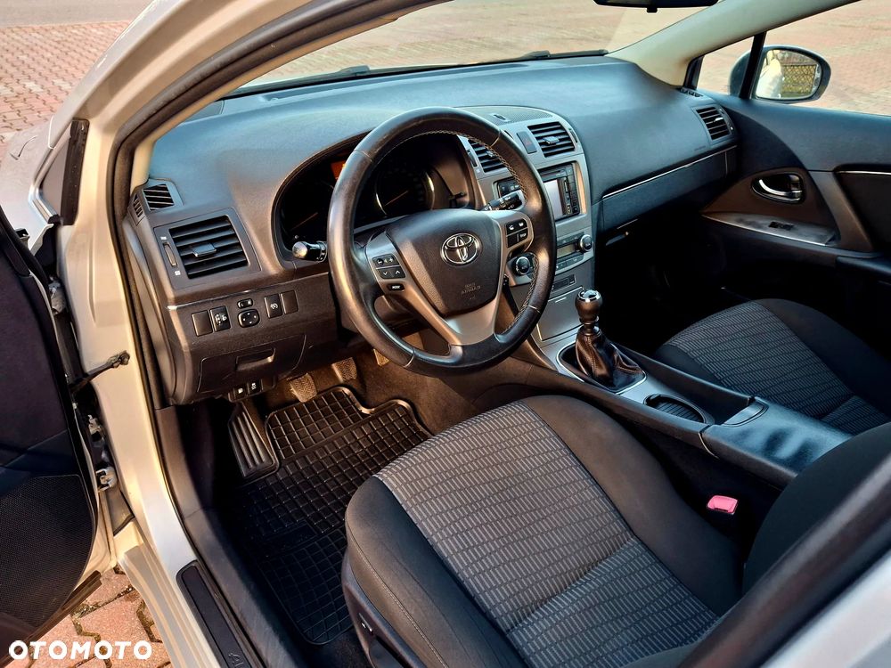 Toyota Avensis 1.8 Executive - 23