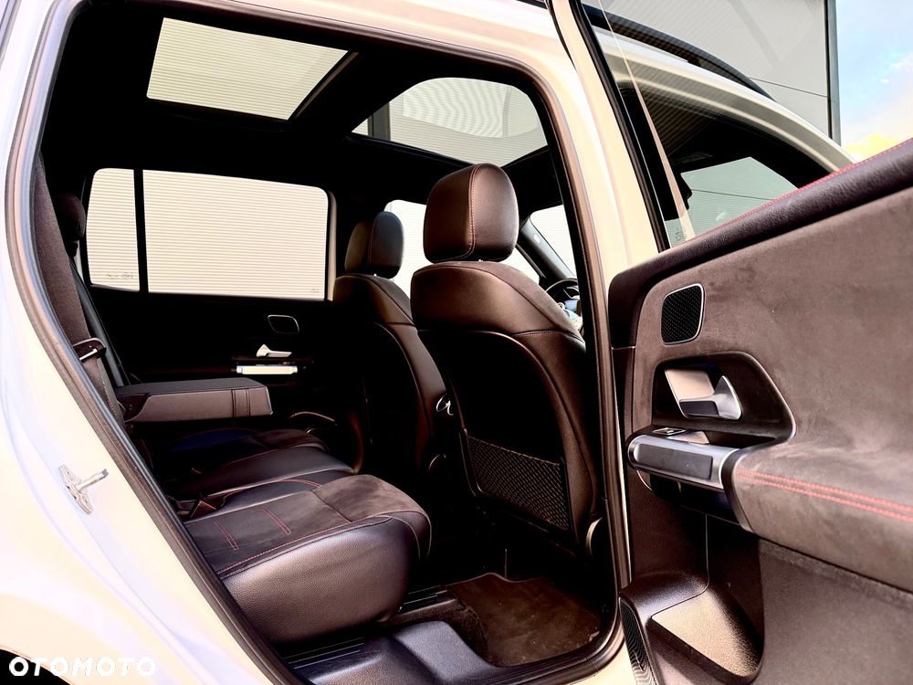 Mercedes-Benz GLB 250 4-Matic AMG Line 8G-DCT - 33