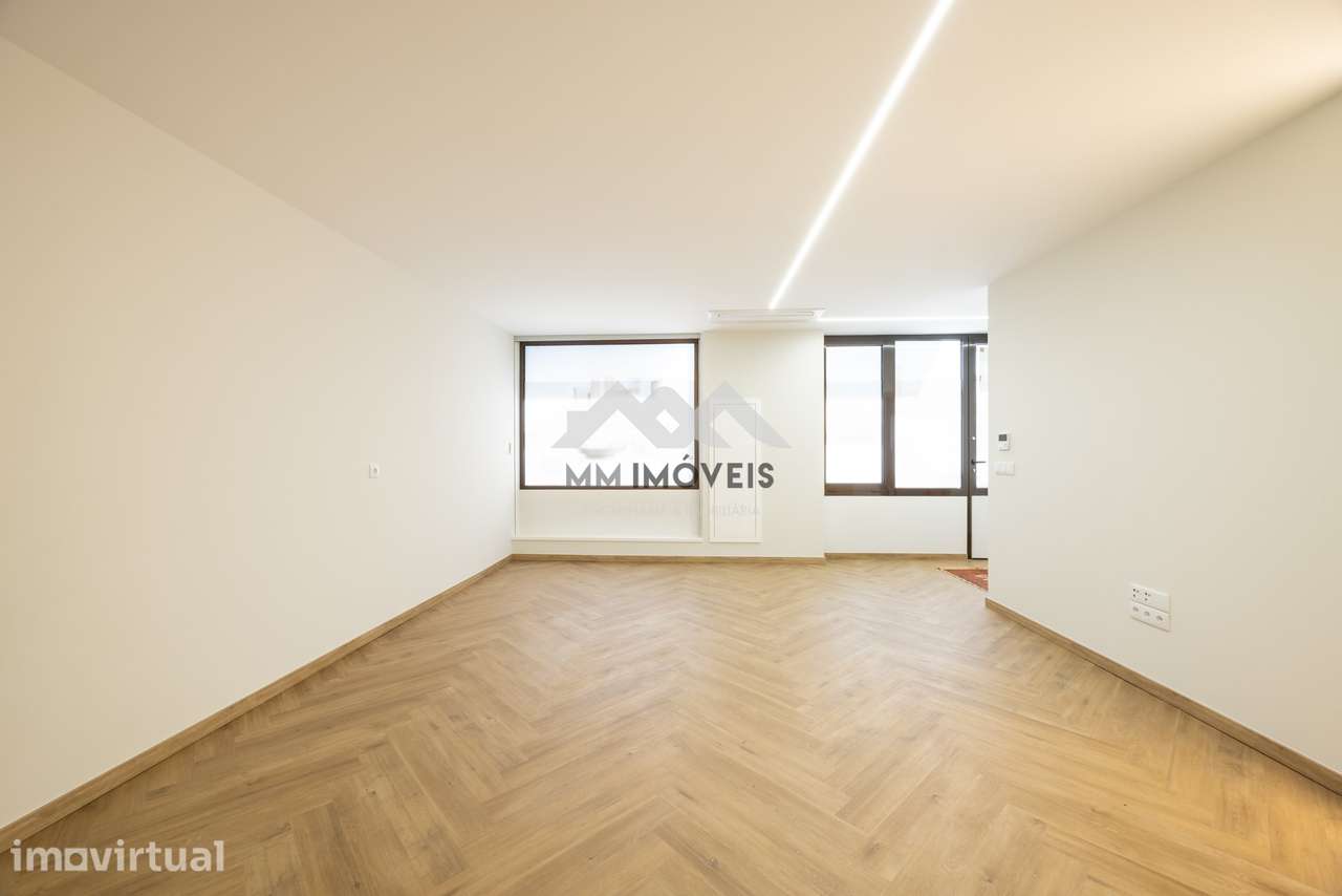 Apartamento T3 | Bonfim | Renovado | Boas áreas - Grande imagem: 4/37