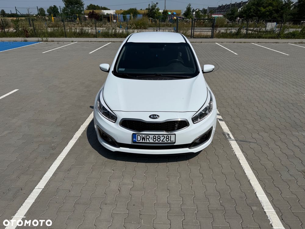 Kia Ceed - 4