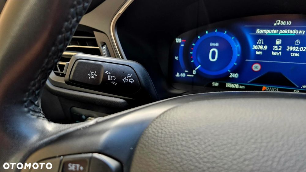 Ford Kuga 2.0 EcoBlue 4x4 TITANIUM X - 28
