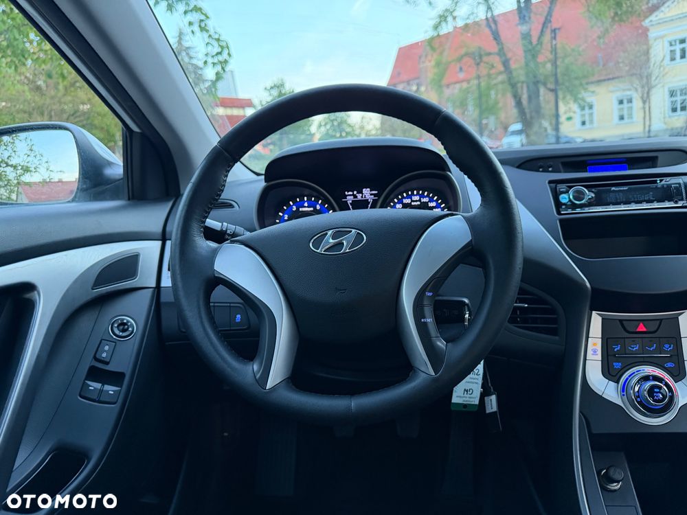 Hyundai Elantra 1.6 Comfort - 10