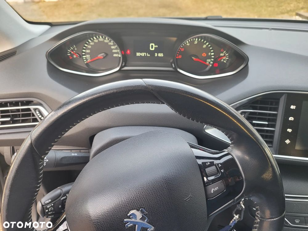 Peugeot 308 SW 1.6 BlueHDi Active S&S - 11