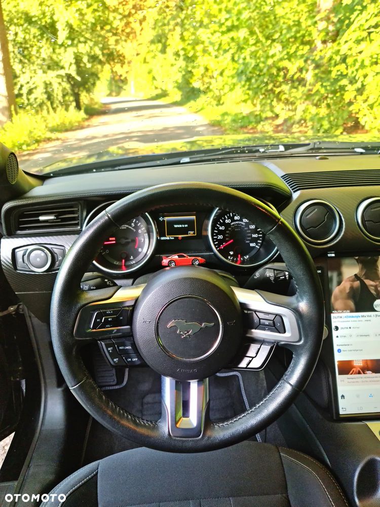 Ford Mustang - 8