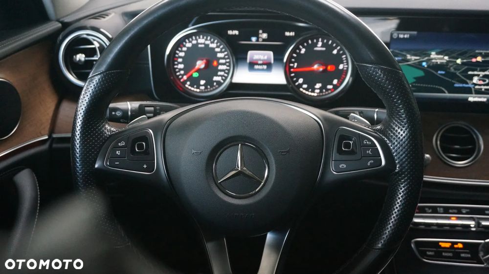 Mercedes-Benz Klasa E 220 d 9G-TRONIC - 14