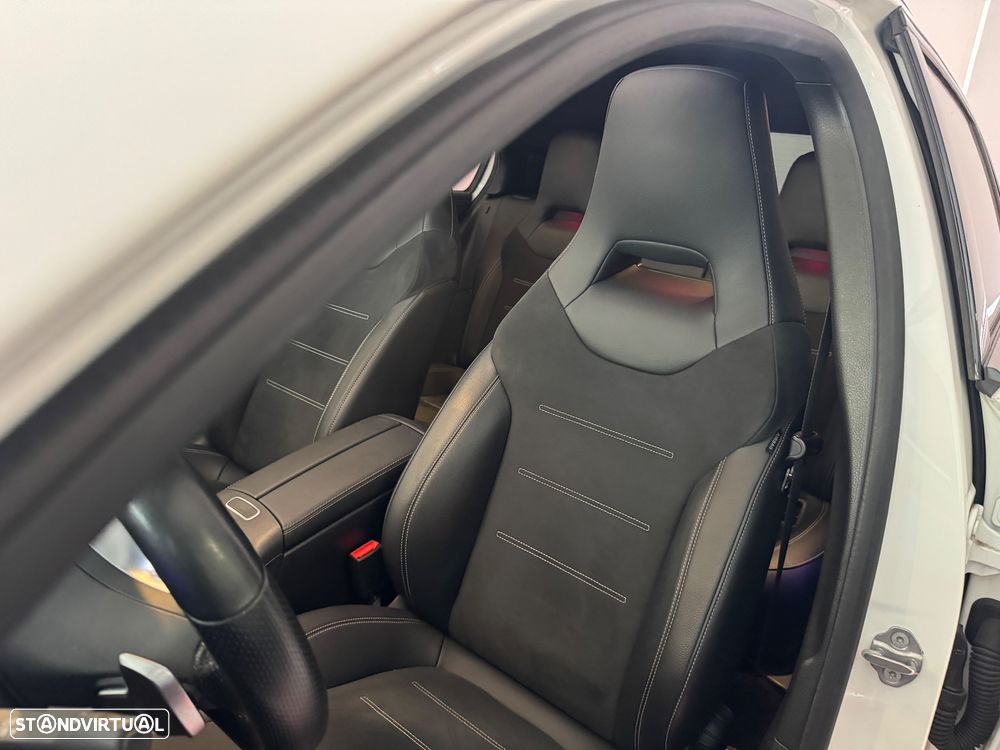 Mercedes-Benz A 250 e AMG Line - 13
