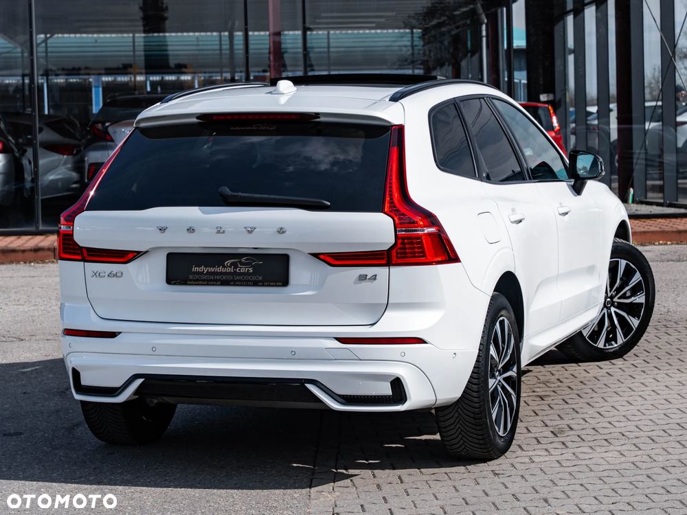 Volvo XC 60 B4 B Plus Dark - 2