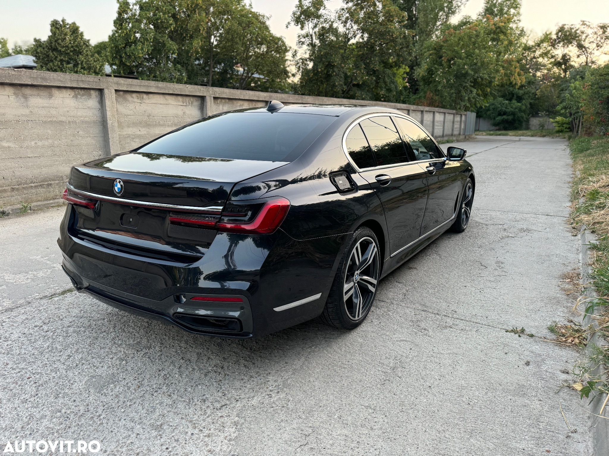 BMW Seria 7 740e iPerformance - 3