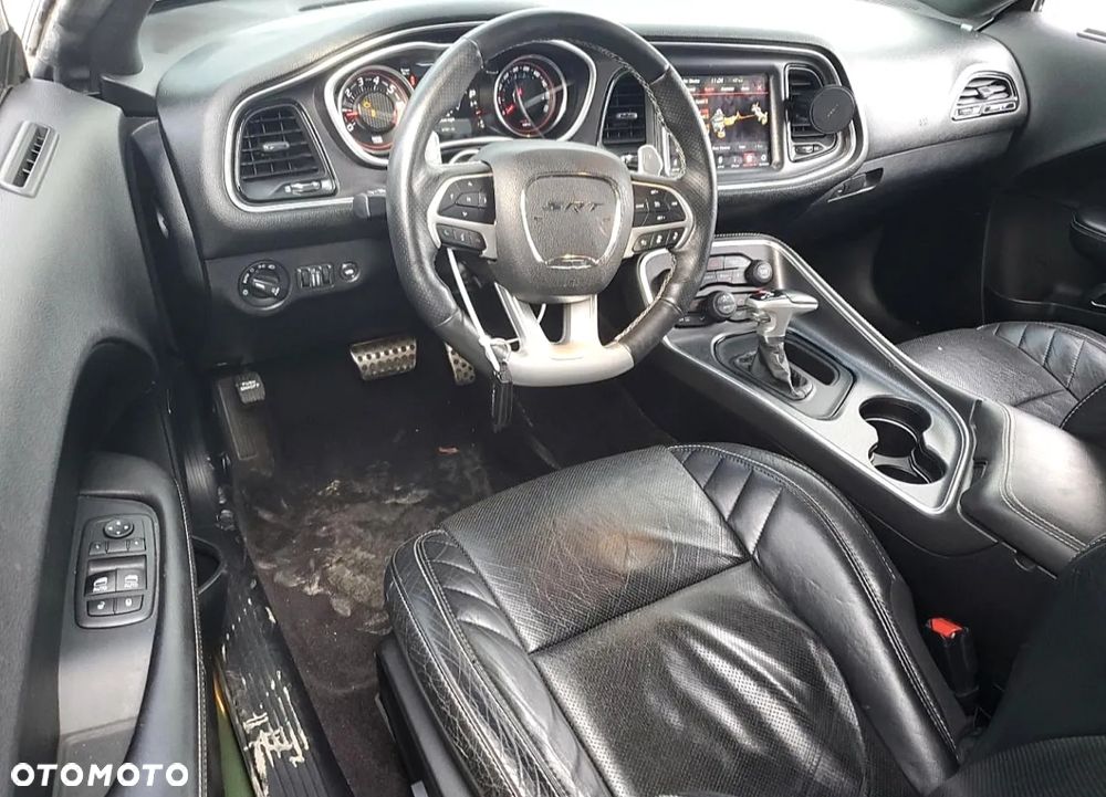 Dodge Challenger - 6