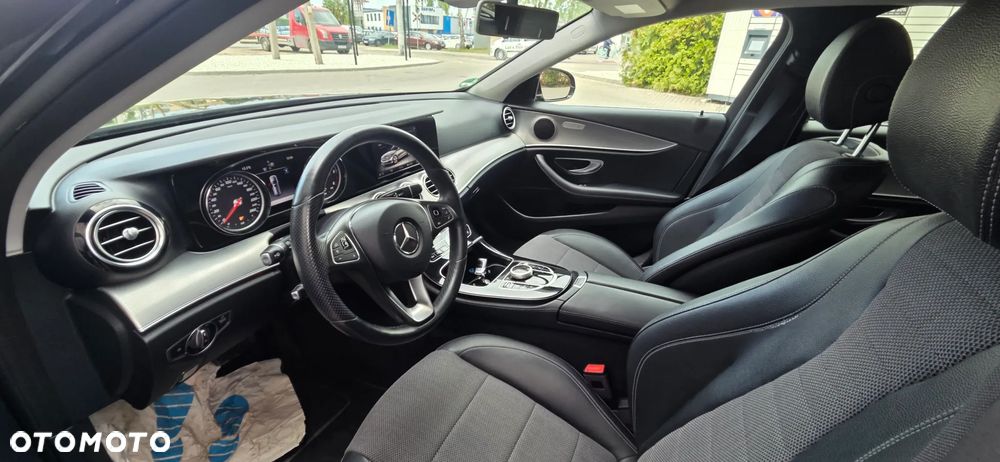 Mercedes-Benz Klasa E 220 d 9G-TRONIC - 28