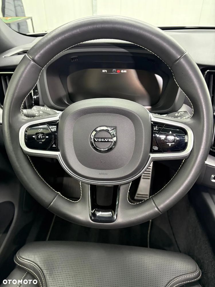 Volvo XC 60 T8 Plug-In Hybrid AWD R-Design - 15