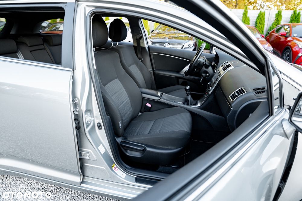 Toyota Avensis 1.8 Active - 25