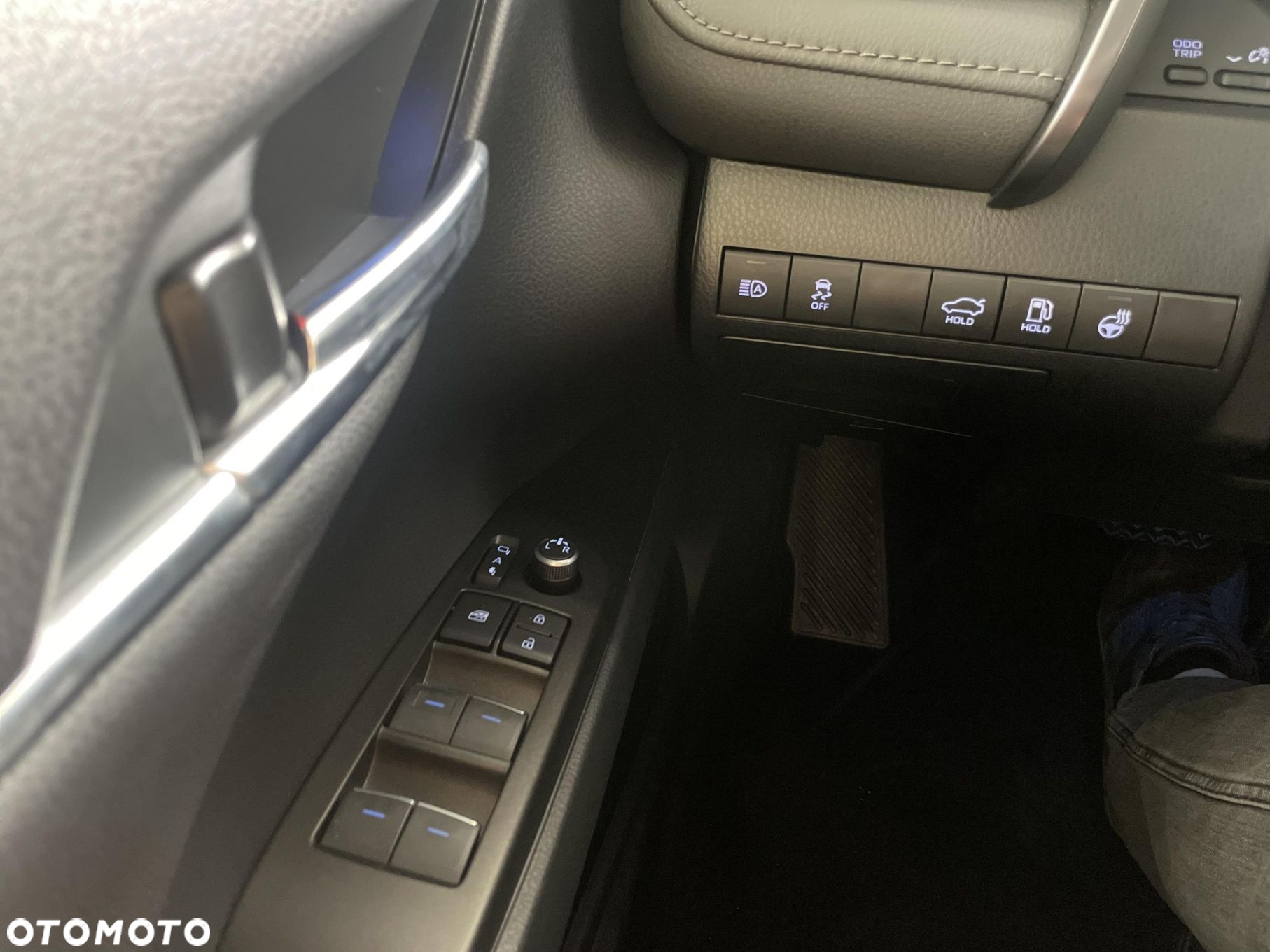 Toyota Camry - 22