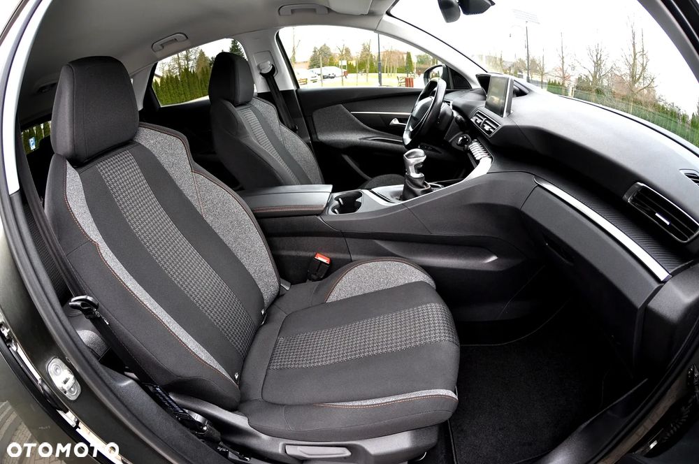 Peugeot 3008 1.2 PureTech Allure S&S - 18