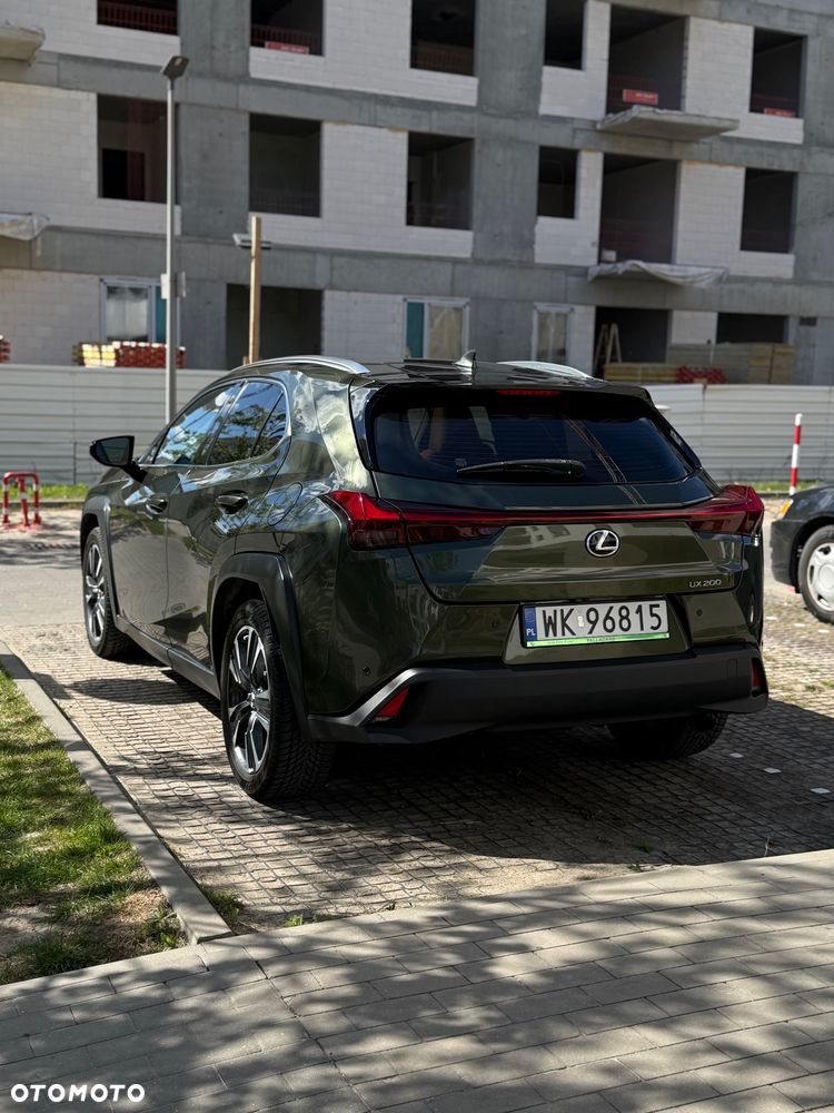 Lexus UX - 4