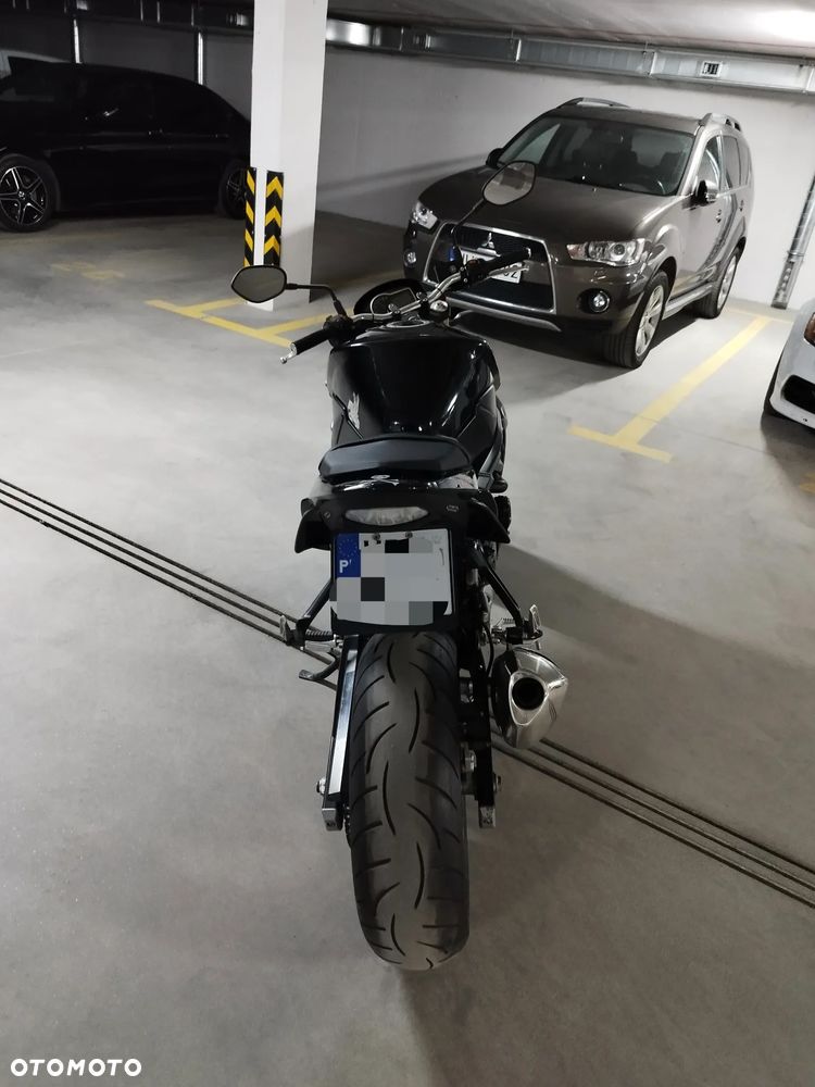 Suzuki GSR - 32