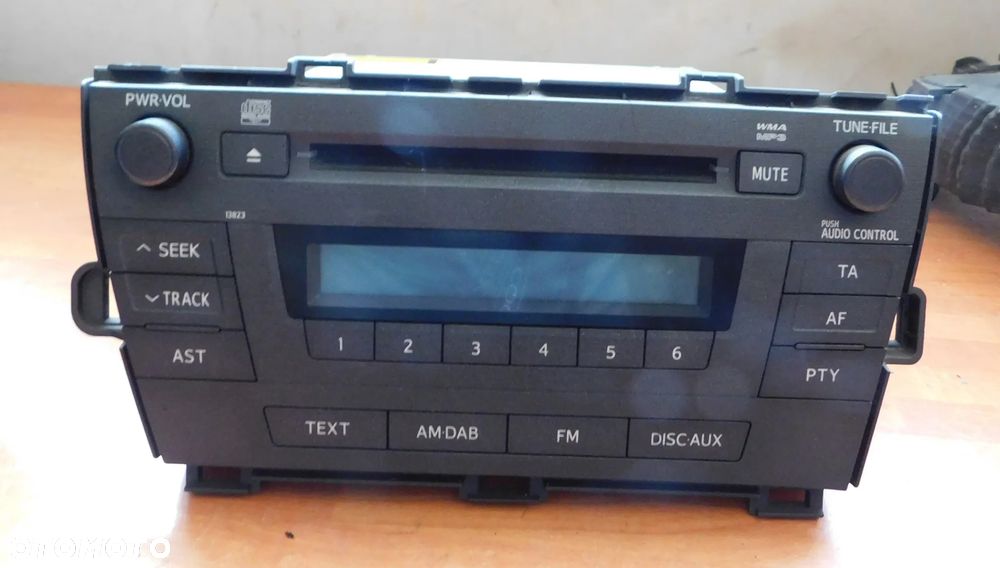 radio oryginalne TOYOTA PRIUS III - 1