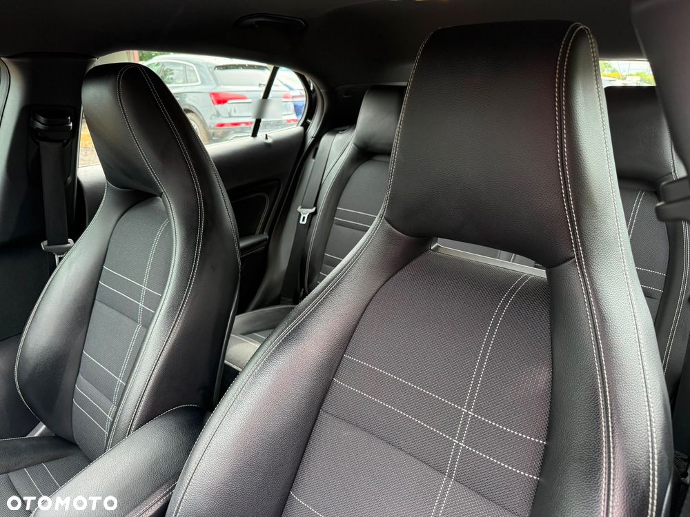 Mercedes-Benz GLA 200 7G-DCT - 19