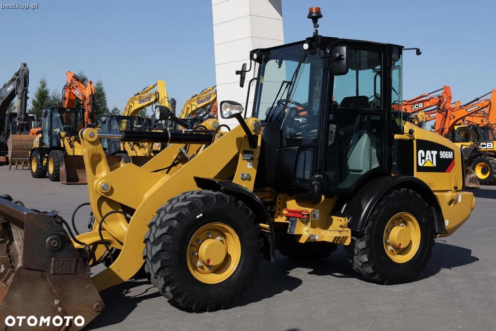 Caterpillar CAT 906M - 16