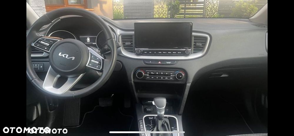 Kia Ceed 1.5 T-GDI DCT7 (48V M-H) Ultimate Edition - 25