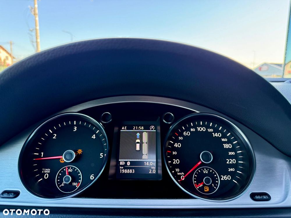 Volkswagen Passat 2.0 TDI DSG BlueMotion Technology R-Line - 31