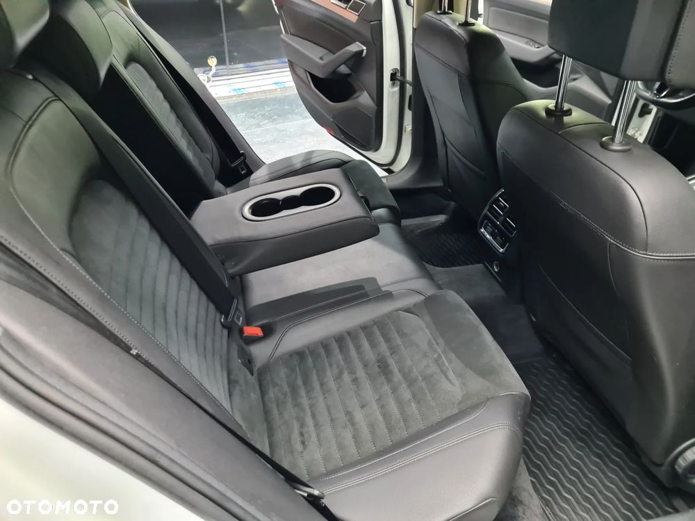 Volkswagen Passat Variant 2.0 TDI SCR 4Motion DSG Highline - 21
