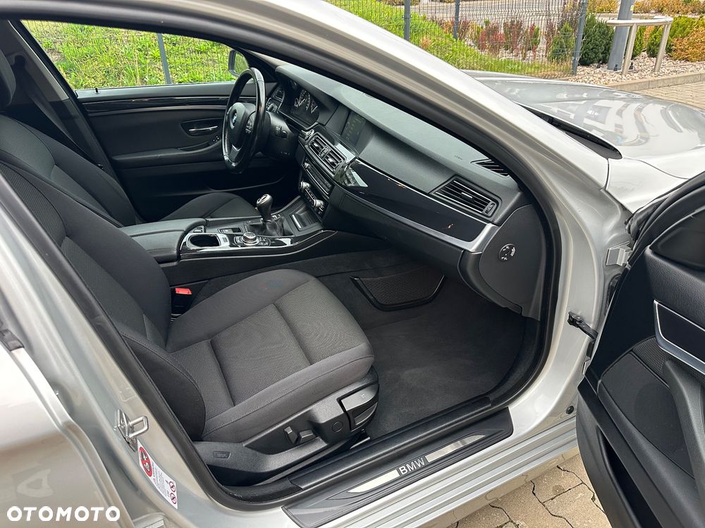 BMW Seria 5 520i - 12